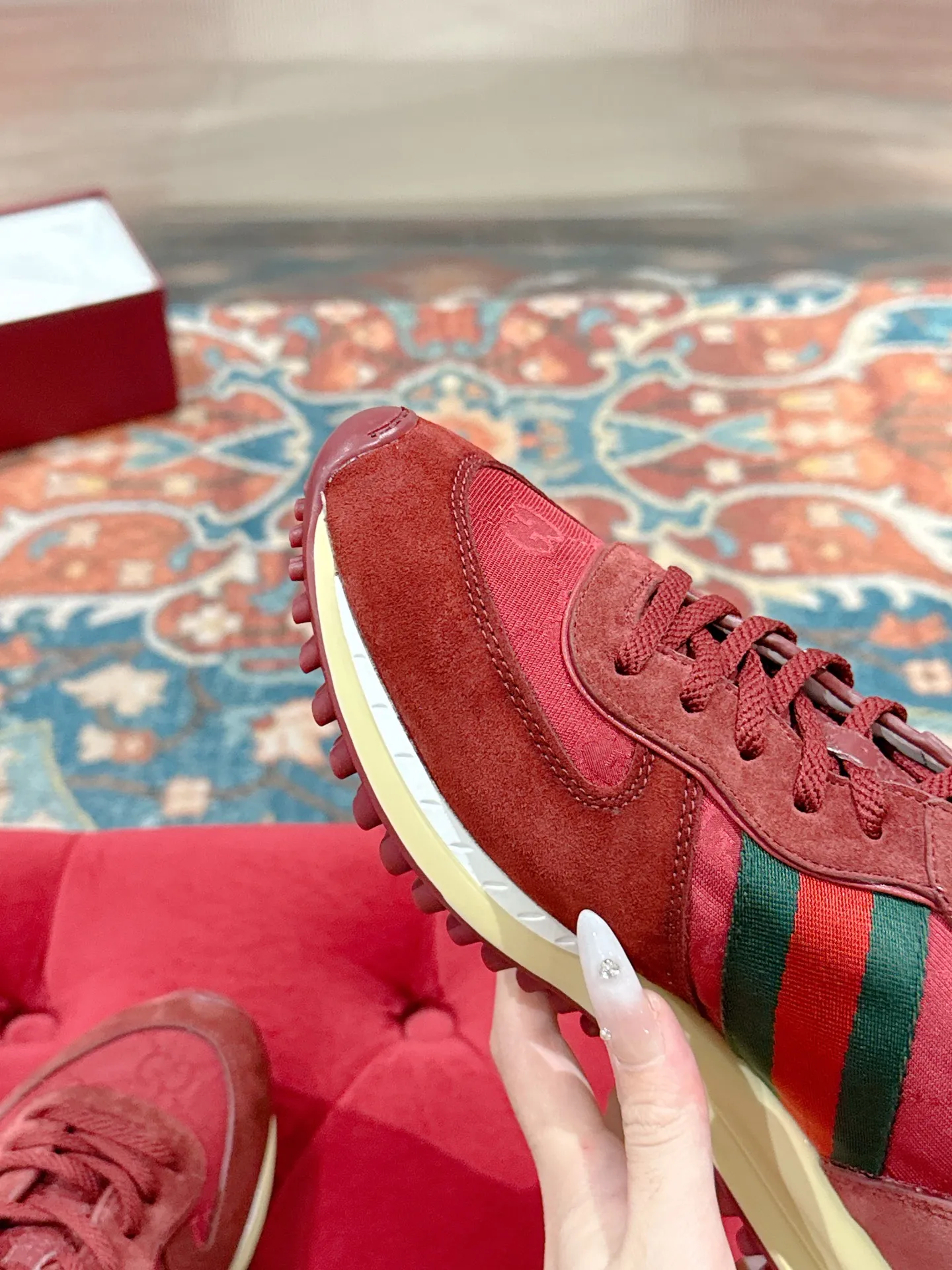 p700🐮🐮 GUCCI 2025 latest spring and summer catwalk style sports shoes Forrest Gump shoes 25 super popular show items with high appearance rate and many celebrities and Internet celebrities. The classic shoe design uses innovative stitching technology to create a water-like flowing texture. Super comfortable on the feet. Leather splicing and breathable logo fabric with classic green and red webbing embellishment. All show the brand tone (buttons are removable) original molded combination outsole ▪️Size: Male 39-44 (Male 45, customized, non-returnable)